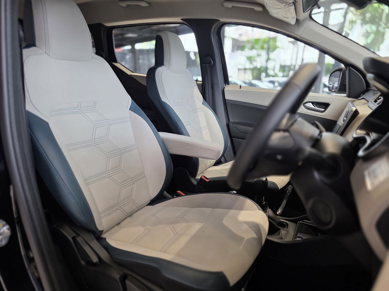 2026 Nissan Gravite Tekna Plus — photo 8