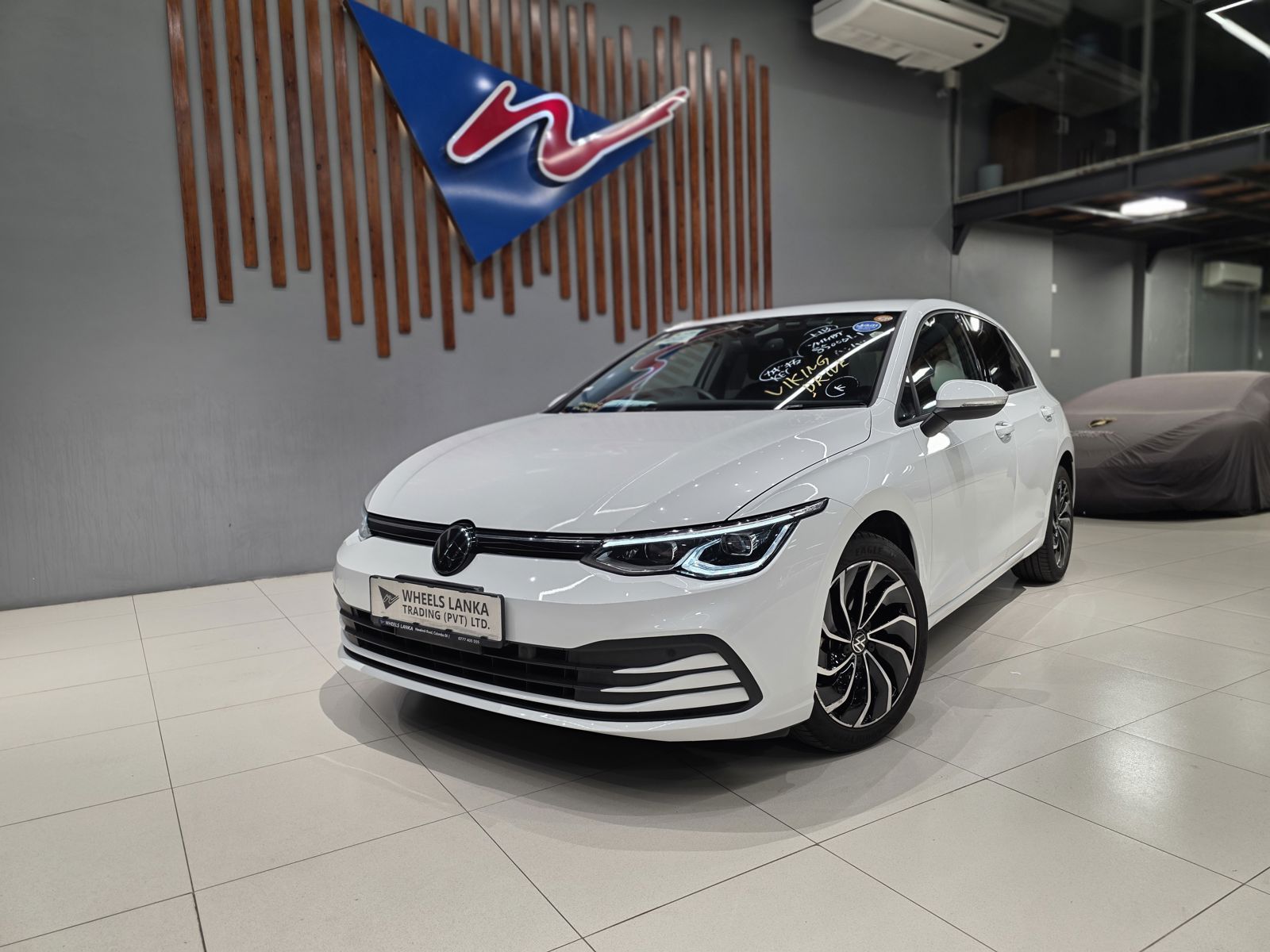 2023 Volkswagen Golf — photo 3