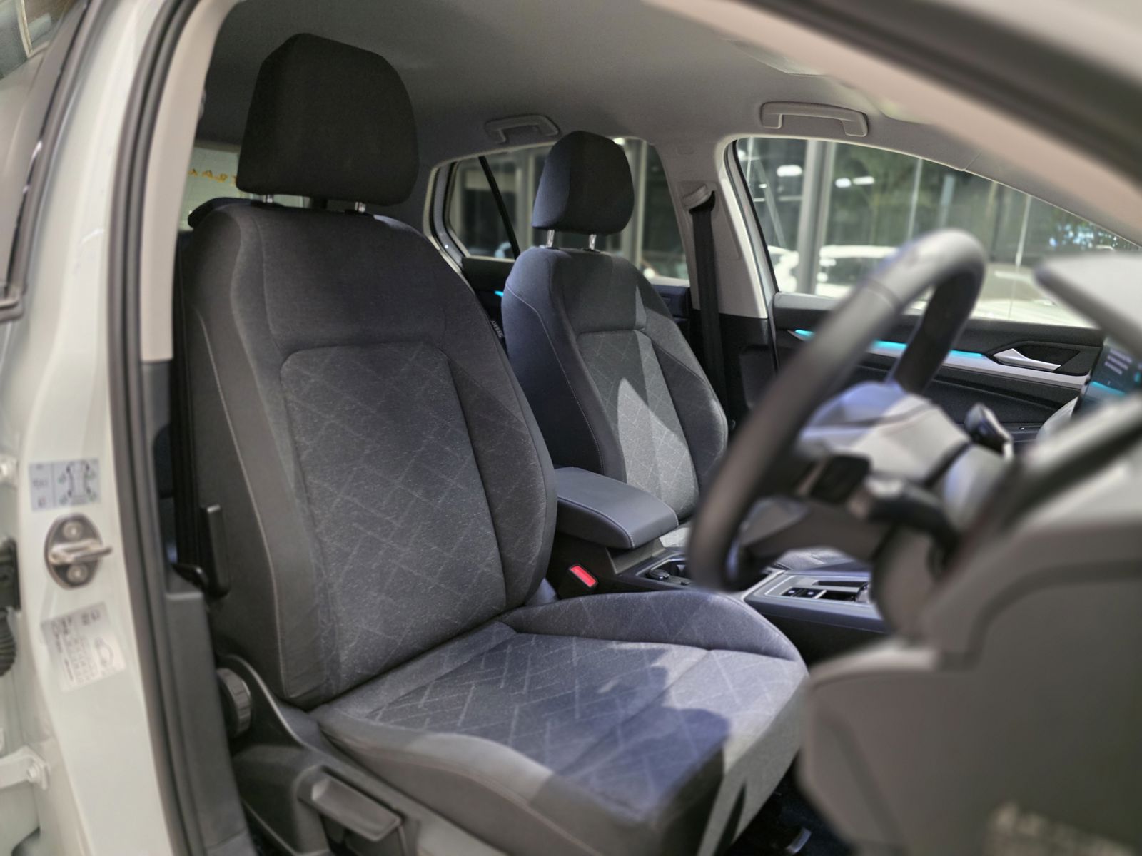2023 Volkswagen Golf — photo 11