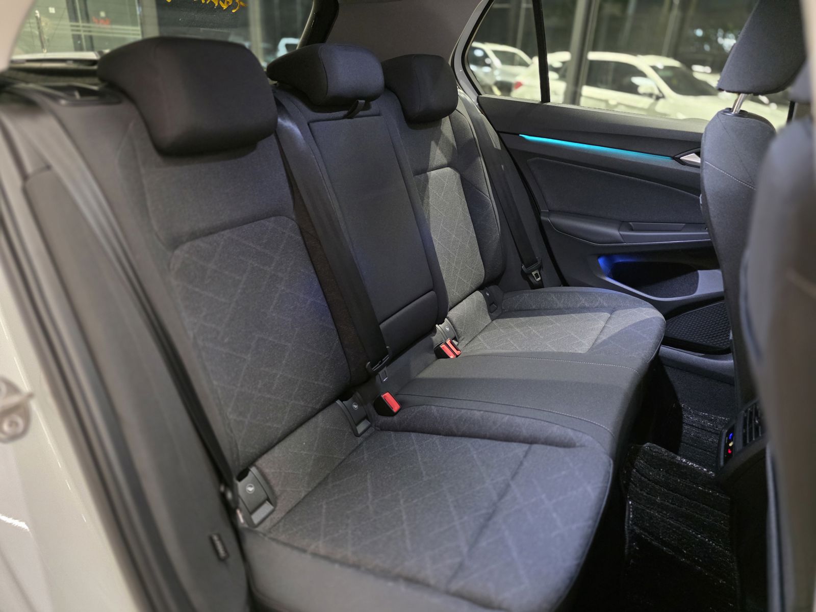 2023 Volkswagen Golf — photo 12